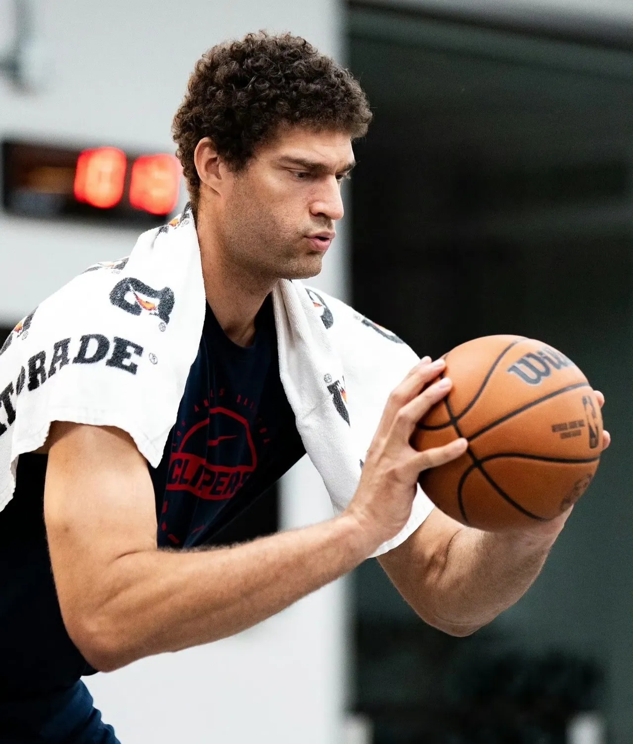 洛杉矶快船发布备战花絮，冲刺阶段队长鼓劲，西甲任务艰巨，球队文化再被提及的简单介绍-LOL官网