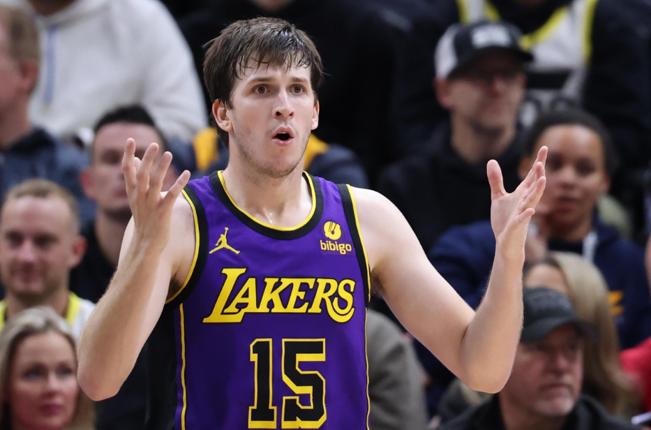 华盛顿奇才训练开放日，关键时刻止住颓势引欢呼，NBA总决赛在即，身体对抗强度拉满(独行侠队凯里欧文复出)-LOL官网登录入口