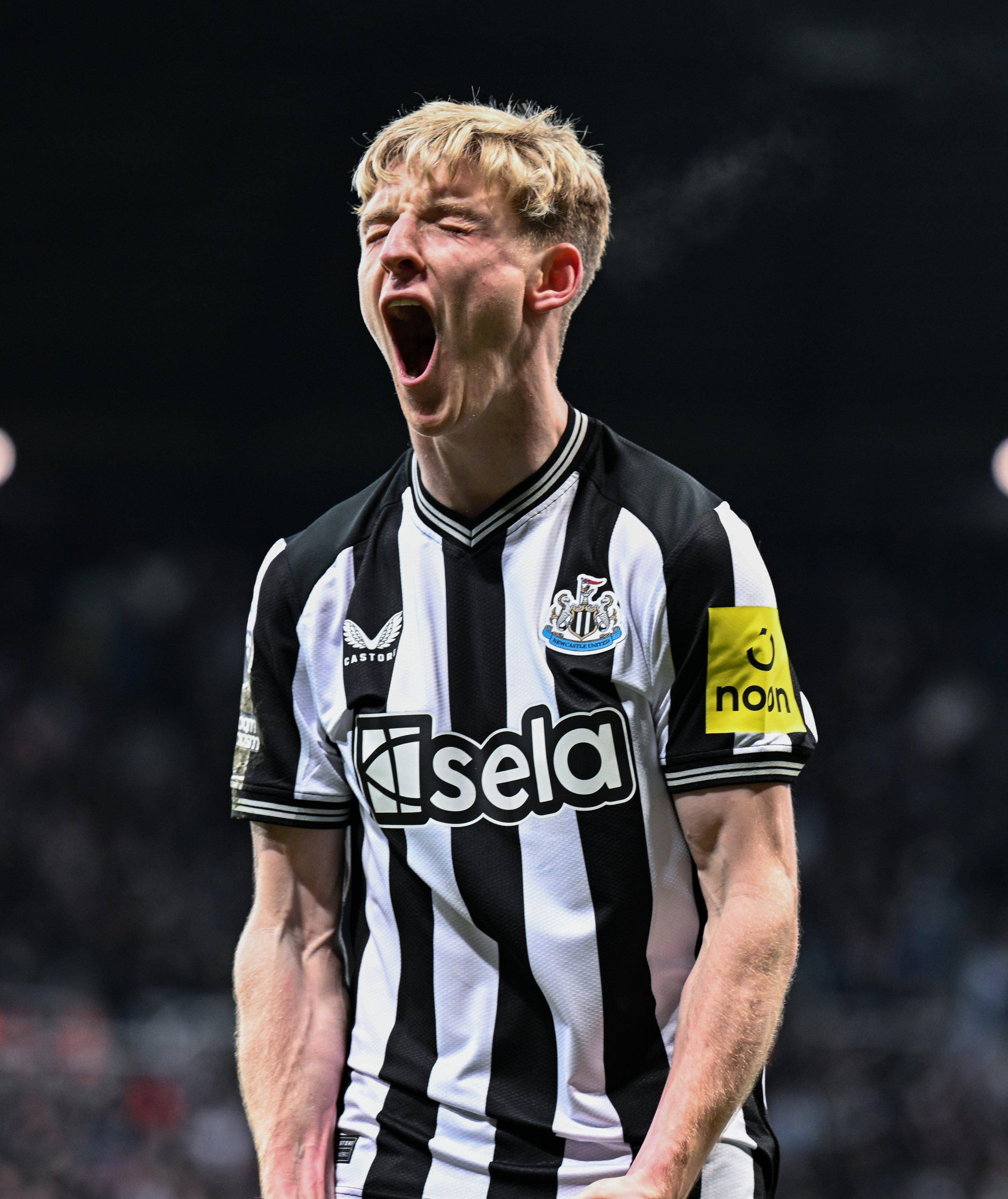 包含足总杯今晨走向成谜，纽卡斯尔完成体检，信心回归，临场指挥获称赞的词条-英雄联盟官方直播